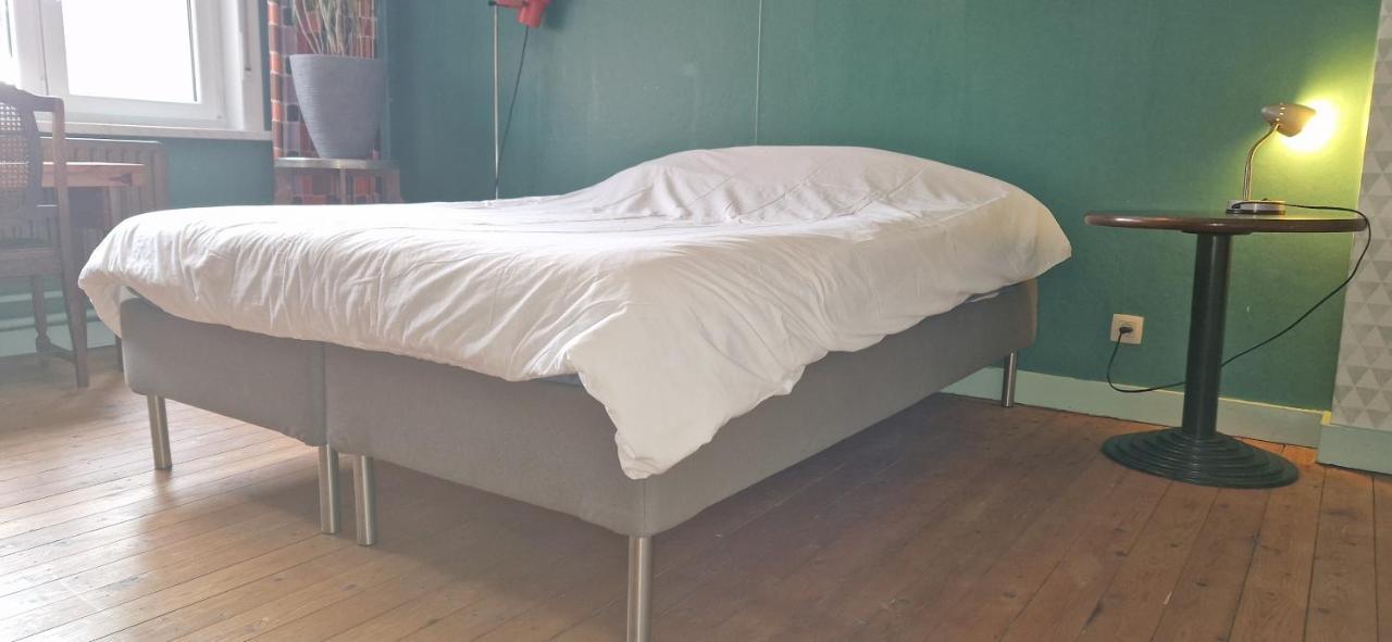 Vakantiewoning In Mol Centrum Met Eigen Bar "Casacuriosa" Kültér fotó